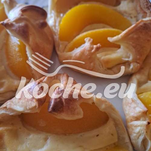 Blätterteig mit Quark und Pfirsich
