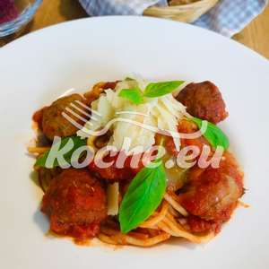 Capellini mit überbackenen Hackfleischbällchen in Fenchel-Tomatensauce
