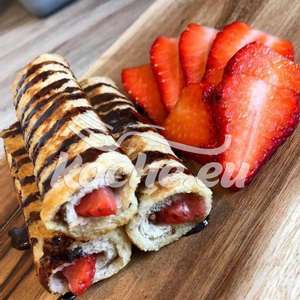 French Toast Röllchen Mit Nutella , Frischkäse und Erdbeeren