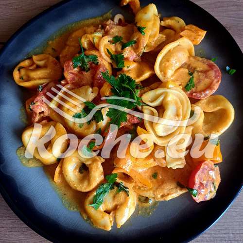 Hähnchenbrustfilet mit Tortellini