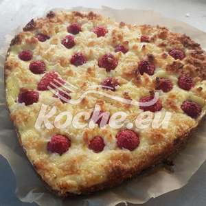 Low Carb Käsekuchen mit Kokos und Himbeeren