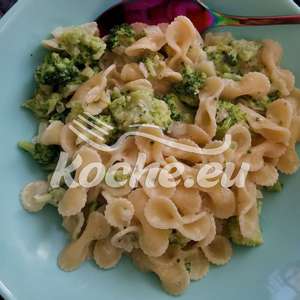 Nudeln in Broccoli Sahne Souce