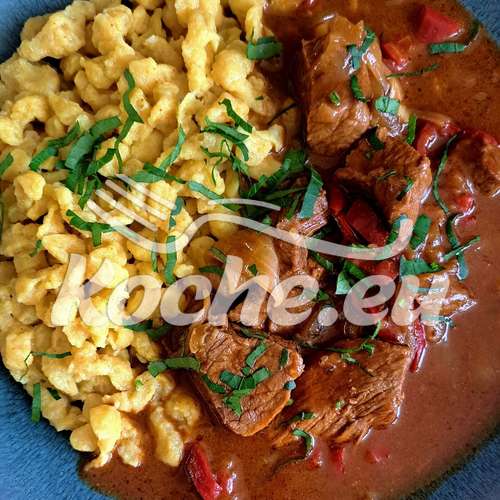 Rindergulasch und Eierspätzle mit Safran