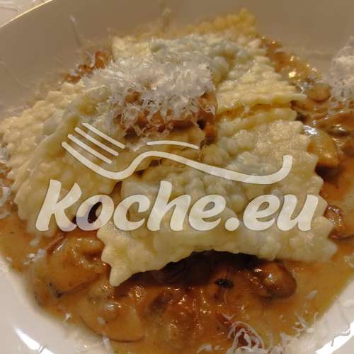 Agnolotti mit Champignons und Parmigiano