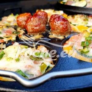 Zucchini - Polenta Muffins mit Bacon vom Grill