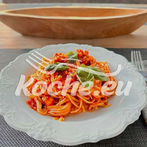 Spaghetti mit roten Linsen und Karotten