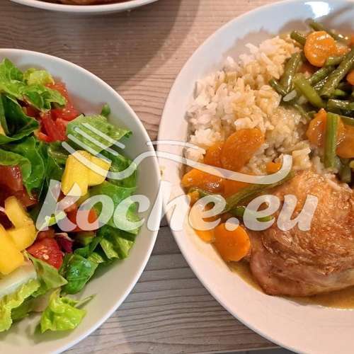 Thai Curry Hähnchen Schenkel mit gemischten Salat