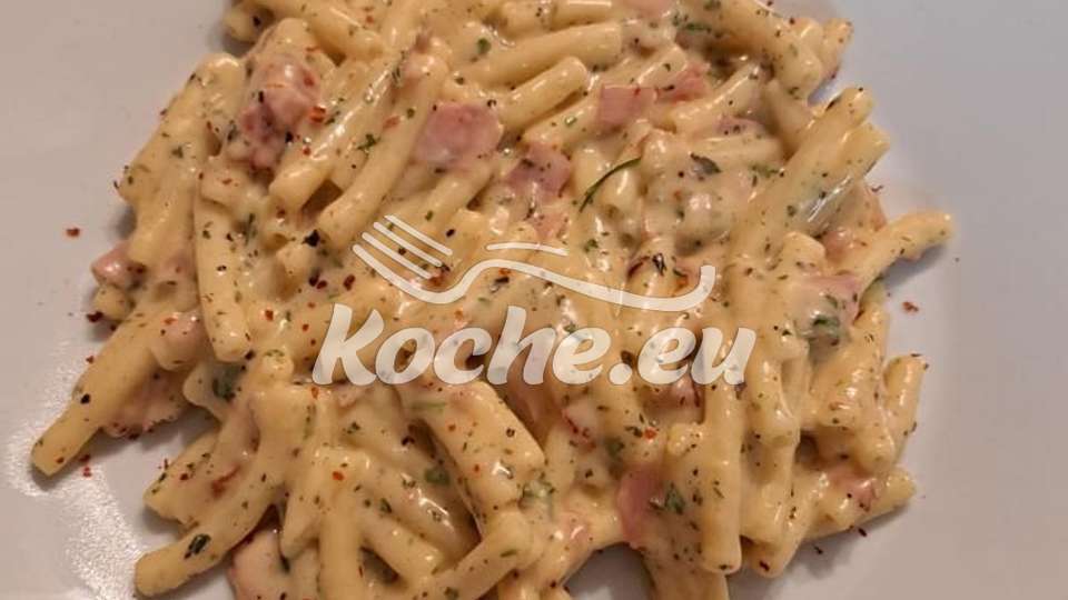 Maccaroni mit Käse Sauce